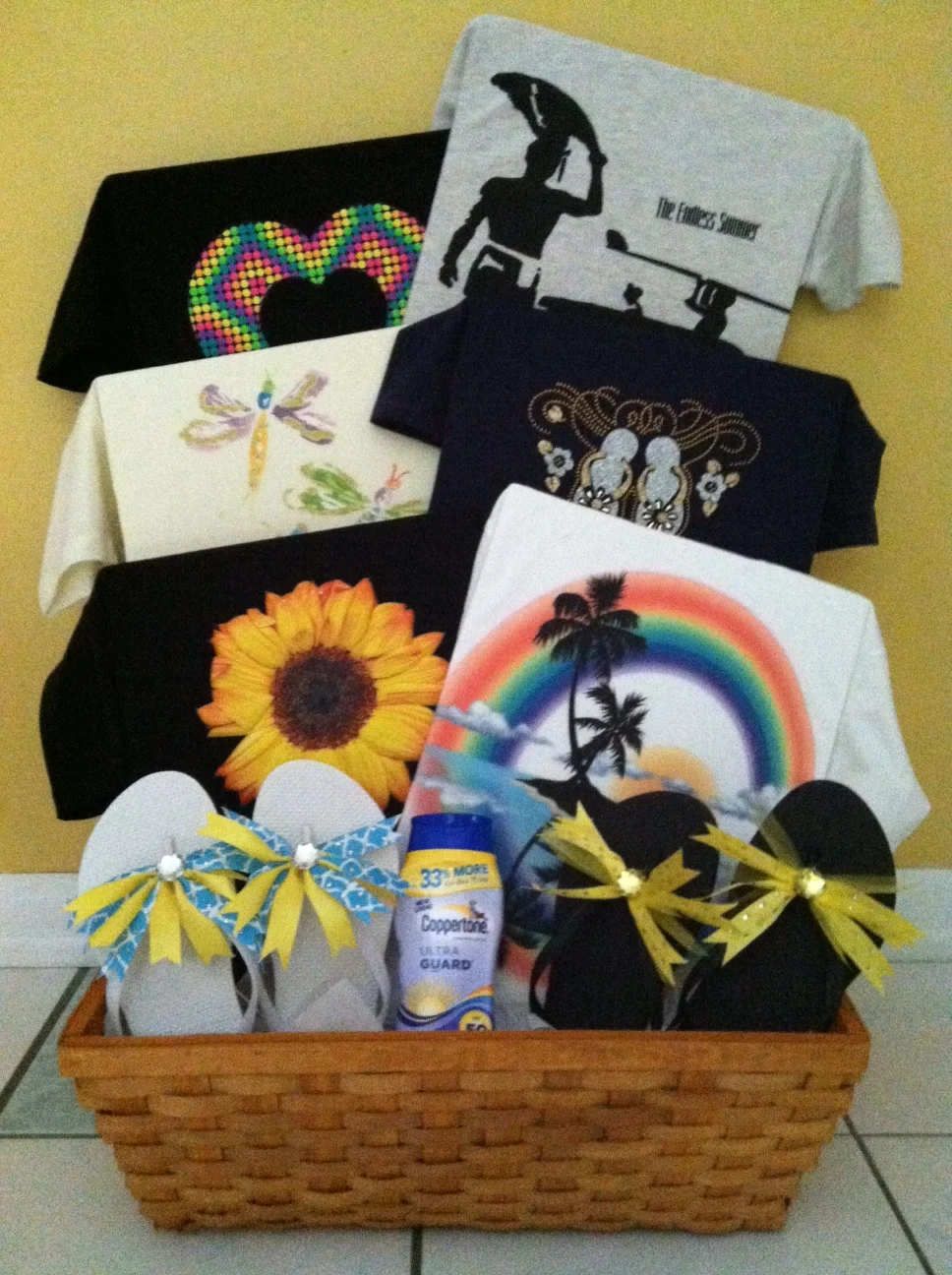 How To Fold A Shirt for A Gift Basket？